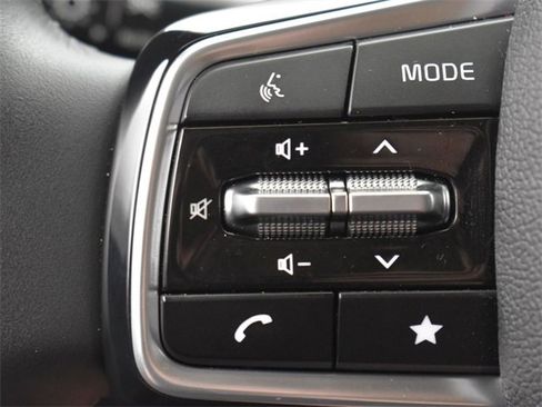 Certified 2025 Kia Sorento S image 27