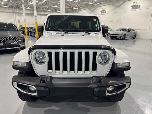 Used 2018 Jeep Wrangler Unlimited Sahara image 2