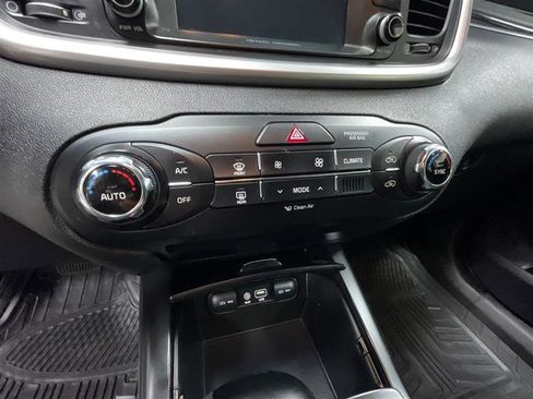Used 2018 Kia Sorento AWD image 16