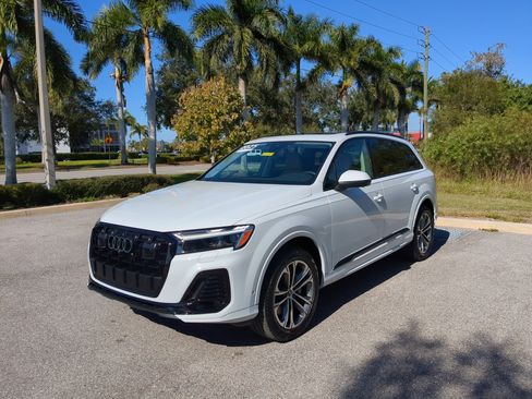 Used 2025 Audi Q7 2.0T Premium w/ Convenience Plus Package image 8