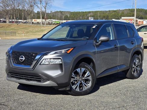 Used 2023 Nissan Rogue SV image 2