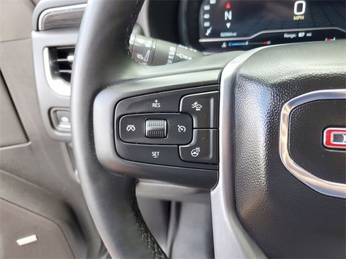 Used 2024 GMC Yukon XL SLT w/ SLT Luxury Package image 28