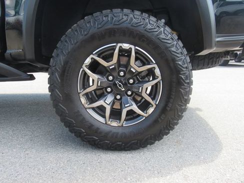 Certified 2024 Chevrolet Colorado ZR2 w/ Safety Package AWD/4WD image 8