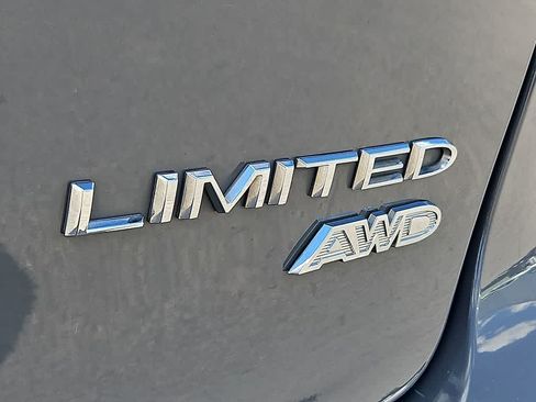 Used 2021 Chrysler Pacifica Limited w/ Premium & Safety Sphere Group AWD/4WD image 33