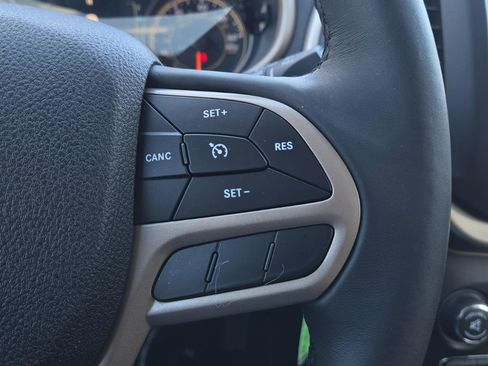 Used 2017 Jeep Cherokee Latitude w/ Safety/Convenience Group image 24