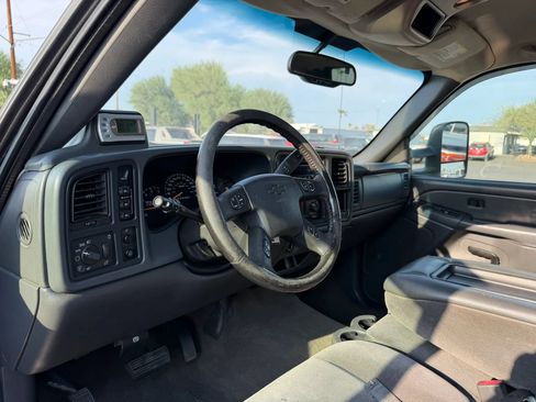 Used 2006 Chevrolet Silverado 2500 LT w/ Heavy-Duty Power Package AWD/4WD image 20
