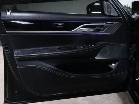 Used 2021 BMW M760i xDrive w/ Luxury Rear Seating Package image 9