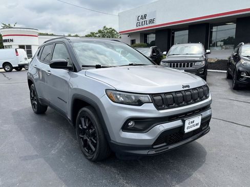 Used 2022 Jeep Compass Latitude w/ Sun and Sound Group AWD/4WD image 1