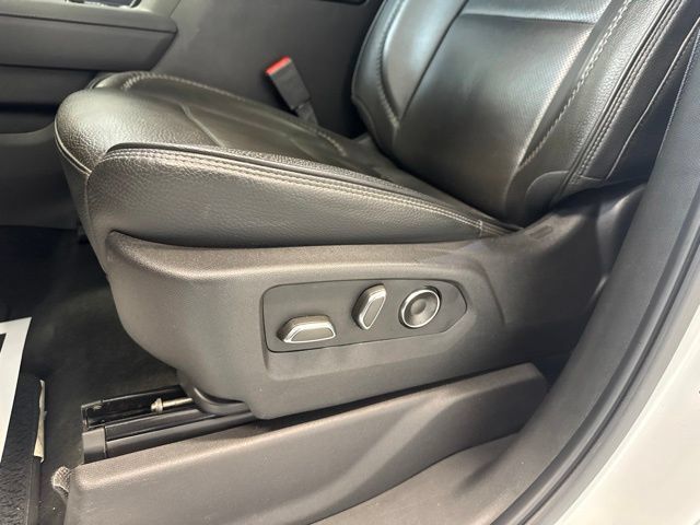 Used 2025 GMC Sierra 3500 Denali AWD/4WD image 19