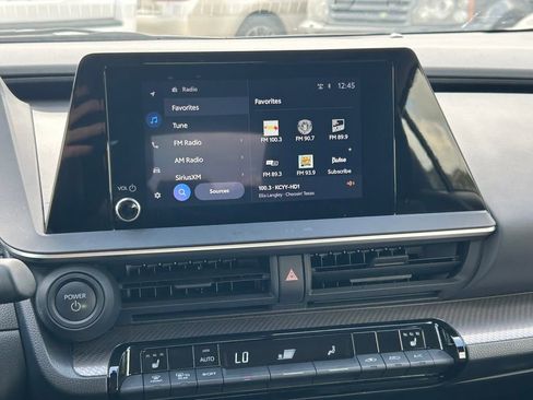 Used 2025 Toyota Prius XLE image 19