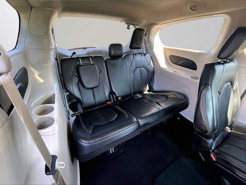 Used 2024 Chrysler Pacifica Touring-L FWD image 29