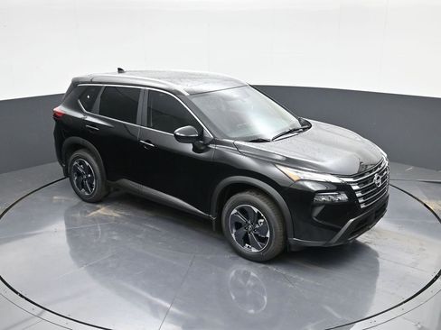 Used 2025 Nissan Rogue SV w/ SV Premium Package FWD image 21