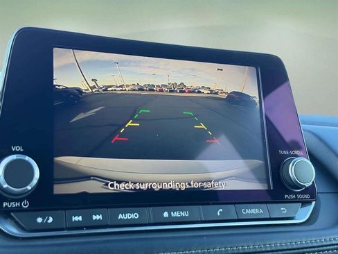 Used 2024 Nissan Rogue S image 14