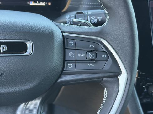 New 2025 Jeep Grand Cherokee Altitude image 28