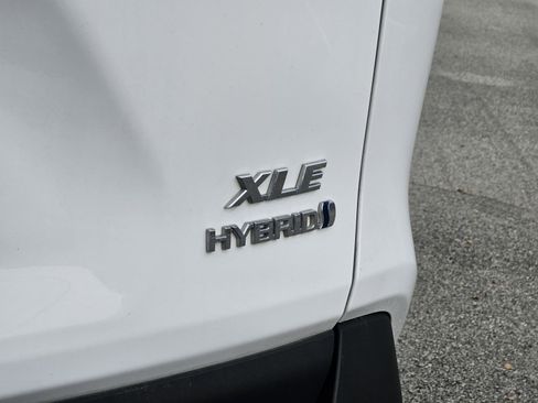 Used 2022 Toyota RAV4 XLE image 7
