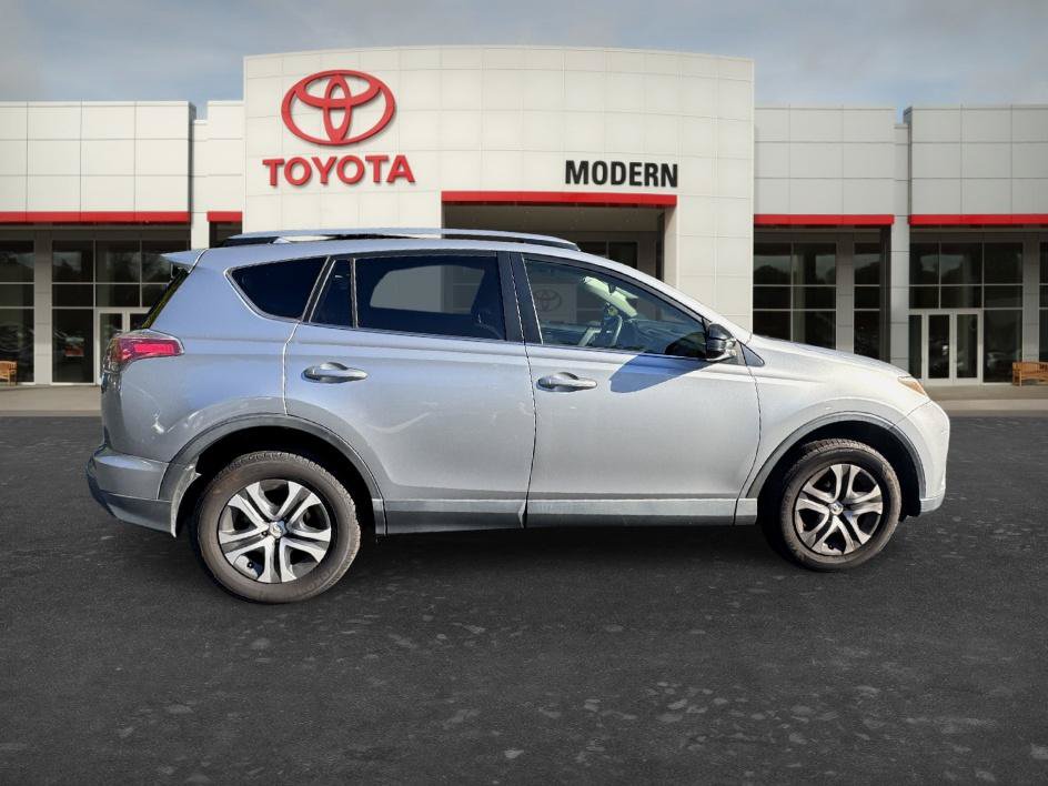 Used 2018 Toyota RAV4 LE FWD image 23