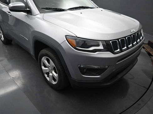 Used 2018 Jeep Compass Latitude w/ Popular Equipment Group AWD/4WD image 20