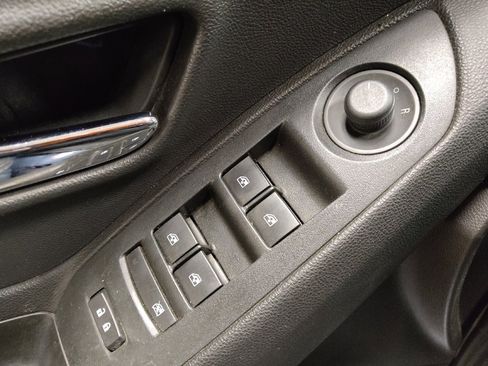 Used 2019 Chevrolet Trax LT w/ LT Convenience Package image 27