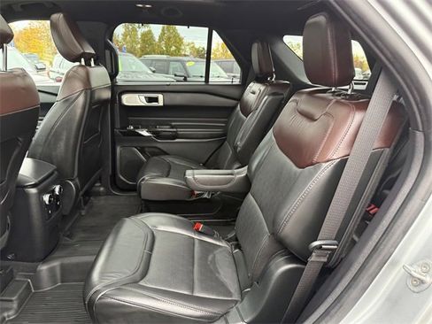 Certified 2022 Ford Explorer Platinum w/ Equipment Group 601A image 9