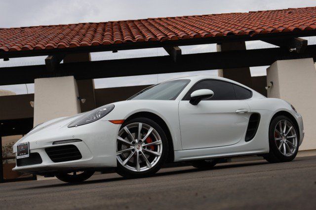 Used 2018 Porsche 718 Cayman RWD image 3