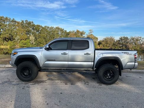 Used 2022 Toyota Tacoma TRD Off-Road w/ Technology Package image 2