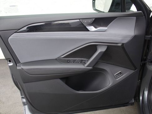 New 2026 Volkswagen Tiguan SE image 9