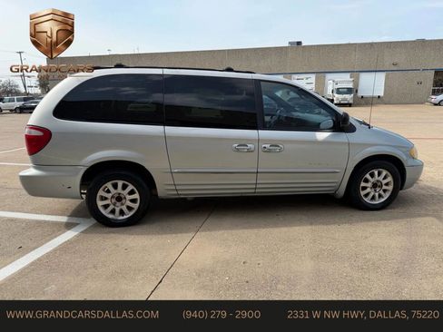 Used 2001 Chrysler Town & Country LXi image 6