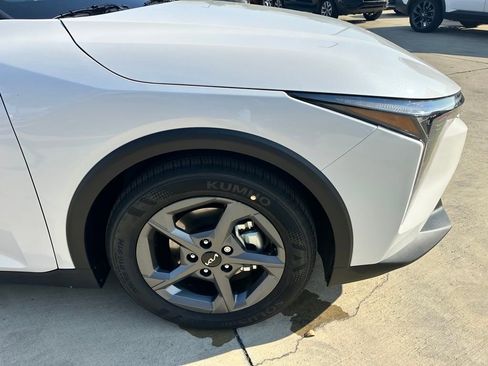 New 2025 Kia K4 LXS image 11