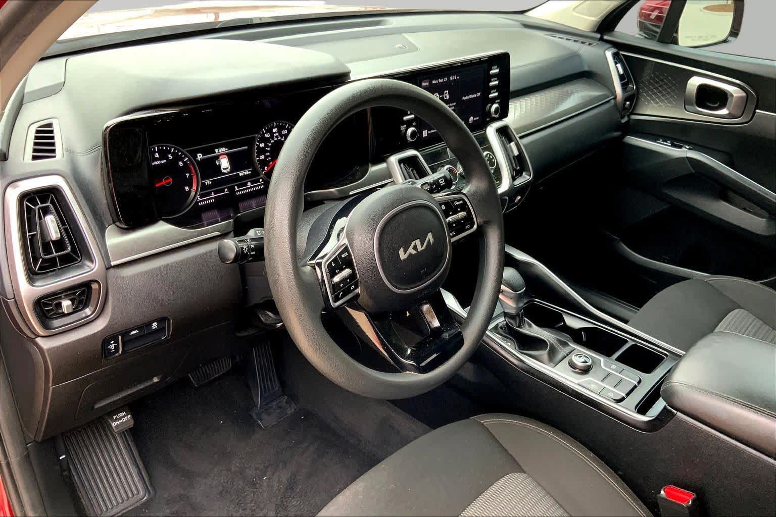 Used 2023 Kia Sorento LX FWD image 18