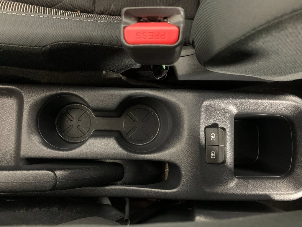 Used 2020 Nissan Kicks S FWD image 28