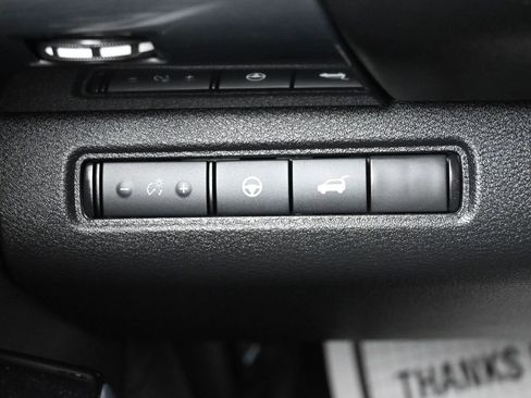 Used 2022 Nissan Pathfinder SL image 24