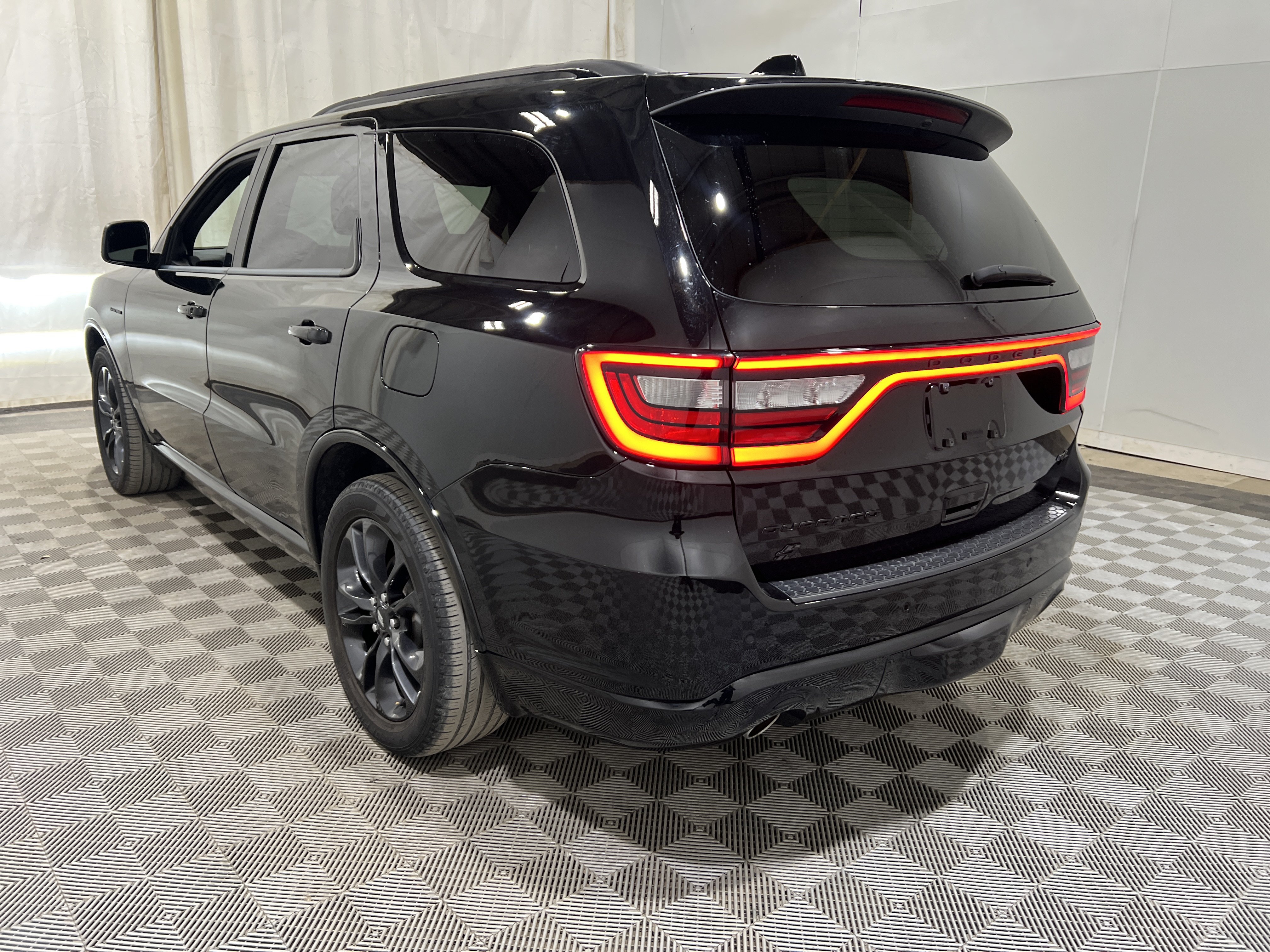 Used 2023 Dodge Durango R/T w/ Blacktop Package AWD/4WD image 2