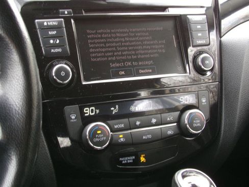 Used 2022 Nissan Rogue Sport SL w/ Premium Package image 21