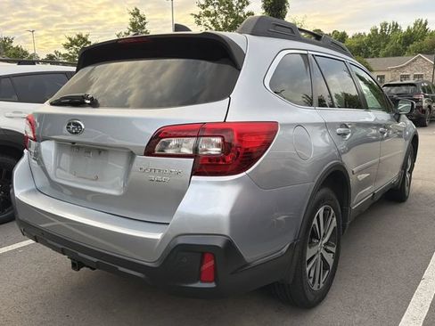 Used 2018 Subaru Outback 3.6R Limited AWD/4WD image 4