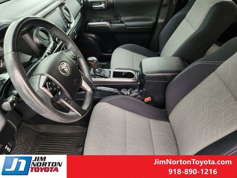 Used 2021 Toyota Tacoma TRD Sport w/ Technology Package image 14