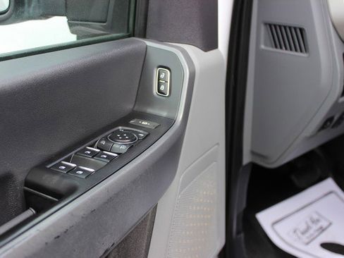 Used 2023 Ford F350 Lariat AWD/4WD image 9