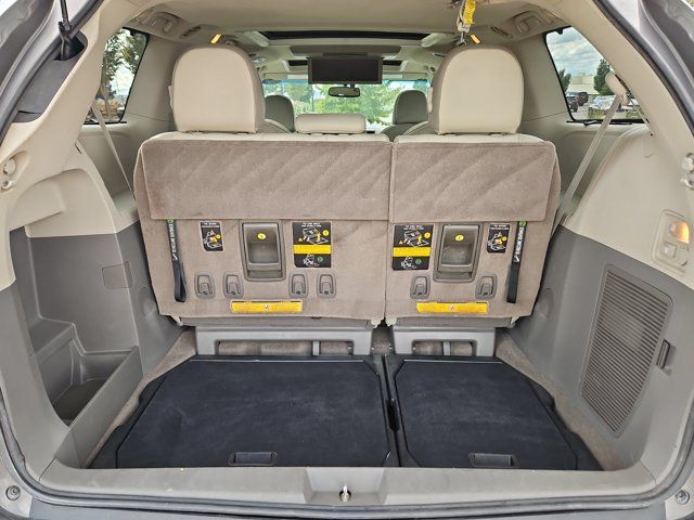 Used 2011 Toyota Sienna Limited w/ Premium Pkg AWD/4WD image 6