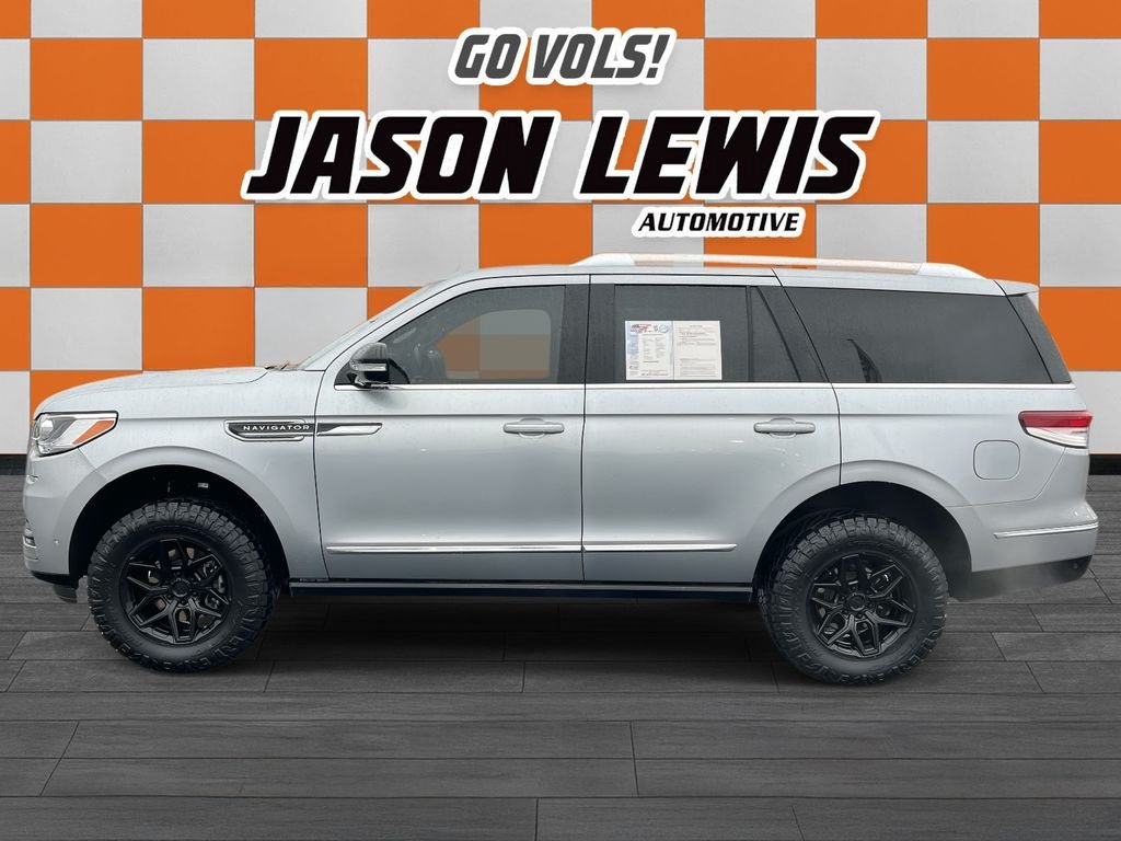 Used 2023 Lincoln Navigator Reserve AWD/4WD image 6