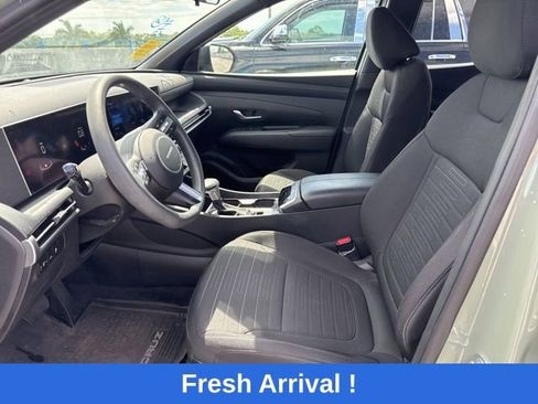 Used 2025 Hyundai Santa Cruz SE image 2