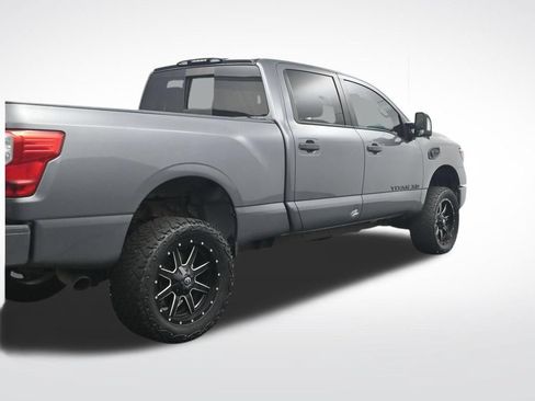 Used 2018 Nissan Titan SL w/ Midnight Edition AWD/4WD image 6