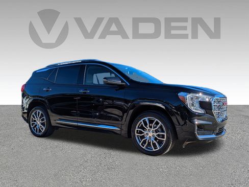 Used 2023 GMC Terrain Denali image 3
