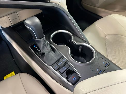 Used 2024 Toyota Camry XLE image 32