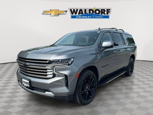 Used 2022 Chevrolet Suburban High Country AWD/4WD image 3