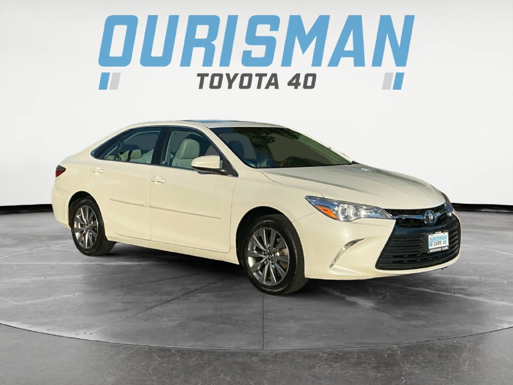 Used 2017 Toyota Camry XLE w/ Moonroof Package FWD image 1