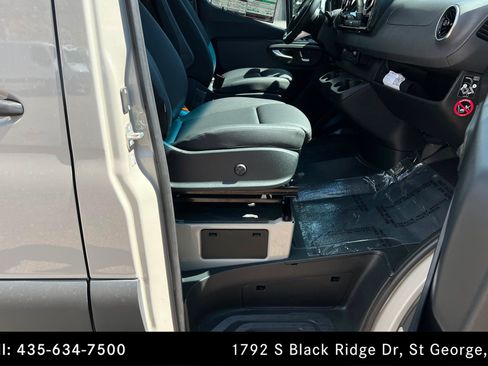 Used 2025 Mercedes-Benz Sprinter 2500 image 23