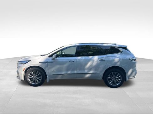 Used 2023 Buick Enclave Avenir AWD/4WD image 2
