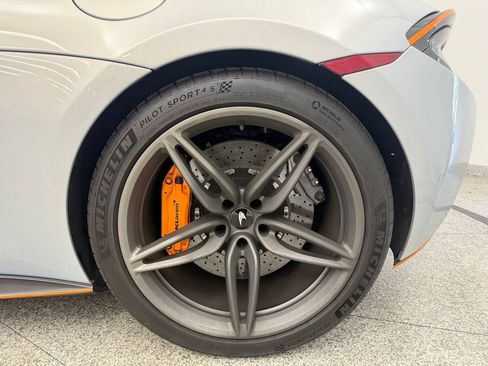 Used 2019 McLaren 570S Spider RWD image 54
