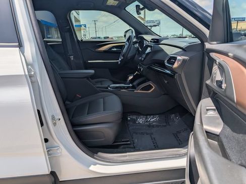 Used 2023 Chevrolet TrailBlazer ACTIV w/ Convenience Package AWD/4WD image 3