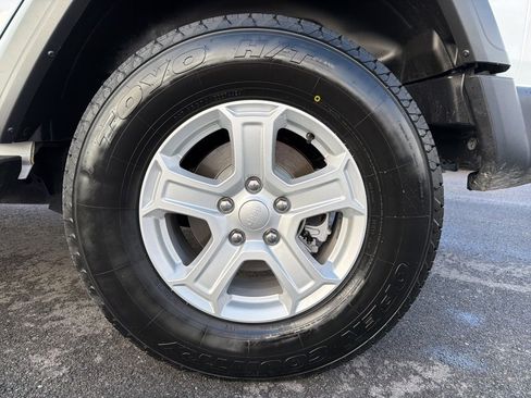 Used 2022 Jeep Wrangler Unlimited Sport w/ Sun And Sound Package image 14