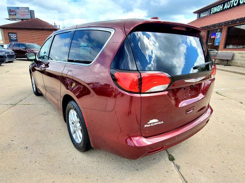 Used 2017 Chrysler Pacifica Touring image 7